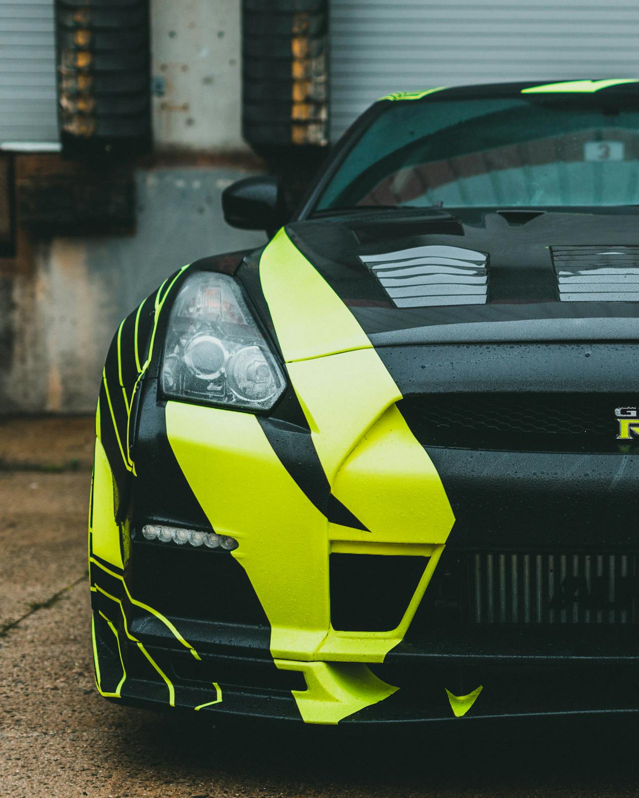 Car fitted with an aftermarket body kit
