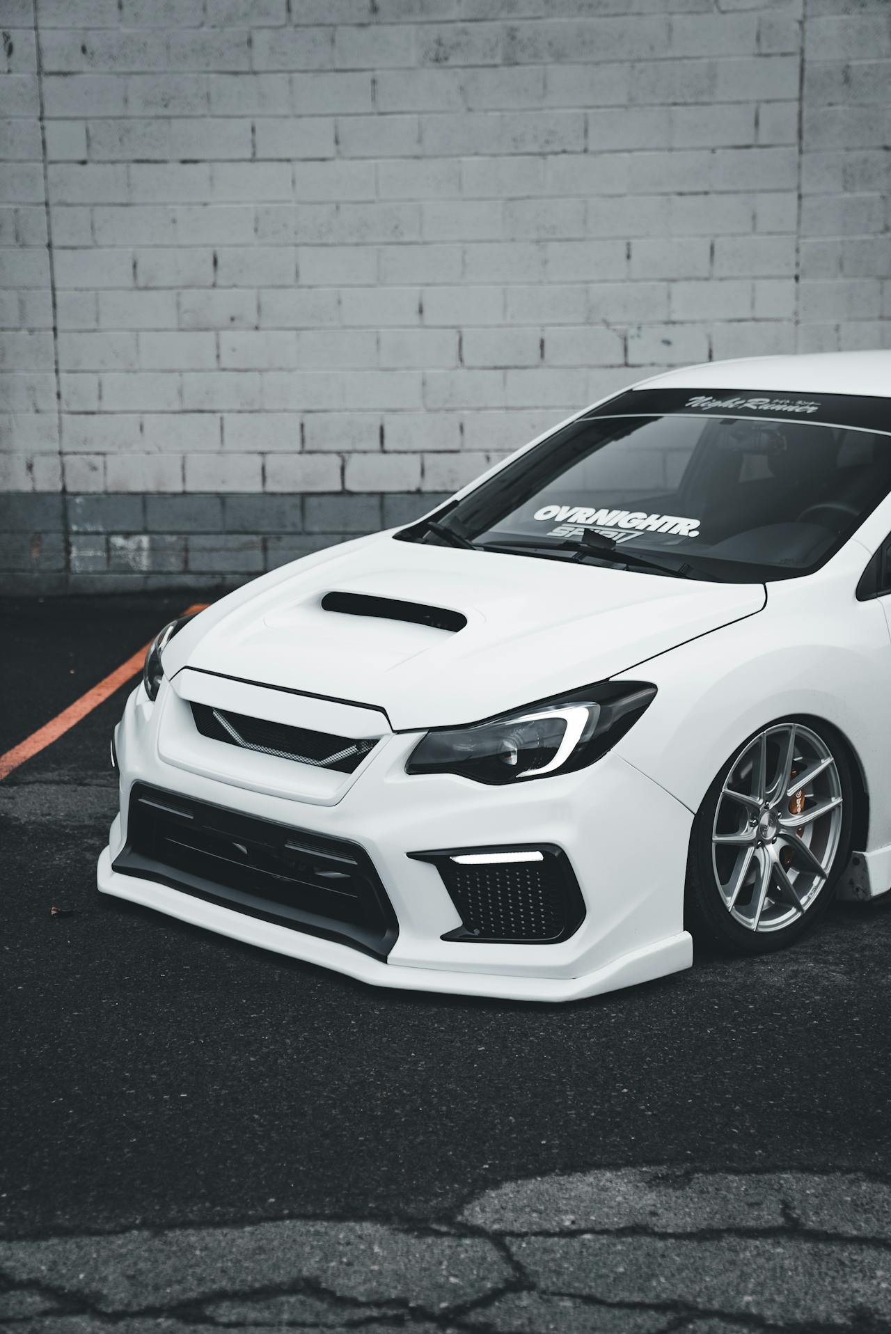 Body kit example highlighting side profile